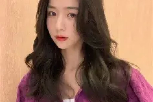 美顶流纯神演穿普拉达的女王2被删光！秀身体黑历史太多